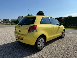 Foto 14 van Toyota Yaris 1.3 VVTi Aspiration Airco | Dealer Onderhouden | Trekhaak