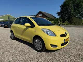 Foto 15 van Toyota Yaris 1.3 VVTi Aspiration Airco | Dealer Onderhouden | Trekhaak