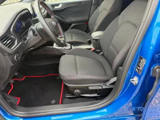 Foto 18 van Ford Focus 1.0 EcoBoost Hybrid ST Line X Business Navigatie & Camera & Winterpakket