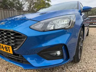 Foto 17 van Ford Focus 1.0 EcoBoost Hybrid ST Line X Business Navigatie & Camera & Winterpakket