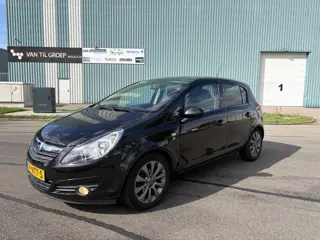 Foto 11 van Opel Corsa 1.2-16V '111' Edition 5-Deurs Automaat 86 PK. Leuke en zeer fijn rijdende auto !!!