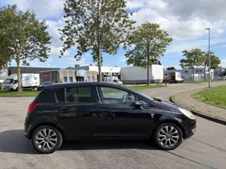 Foto 13 van Opel Corsa 1.2-16V '111' Edition 5-Deurs Automaat 86 PK. Leuke en zeer fijn rijdende auto !!!