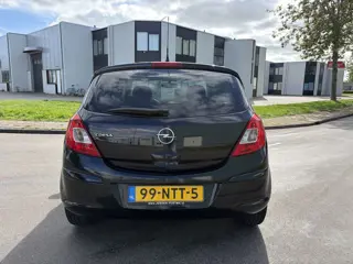 Foto 15 van Opel Corsa 1.2-16V '111' Edition 5-Deurs Automaat 86 PK. Leuke en zeer fijn rijdende auto !!!