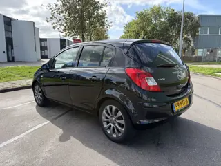 Foto 16 van Opel Corsa 1.2-16V '111' Edition 5-Deurs Automaat 86 PK. Leuke en zeer fijn rijdende auto !!!