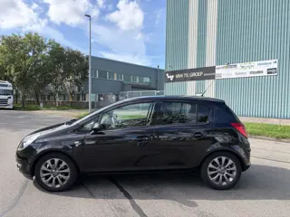 Foto 17 van Opel Corsa 1.2-16V '111' Edition 5-Deurs Automaat 86 PK. Leuke en zeer fijn rijdende auto !!!