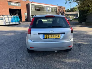 Foto 14 van Ford Fiesta 1.3 Futura Airco APK 20-07-2027