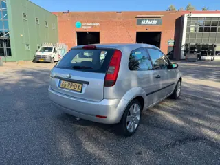 Foto 15 van Ford Fiesta 1.3 Futura Airco APK 20-07-2027
