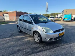 Foto 17 van Ford Fiesta 1.3 Futura Airco APK 20-07-2027