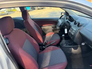 Foto 19 van Ford Fiesta 1.3 Futura Airco APK 20-07-2027