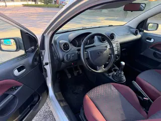 Foto 11 van Ford Fiesta 1.3 Futura Airco APK 20-07-2027