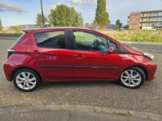 Foto 15 van Toyota Yaris 1.5 Full Hybrid Dynamic GARANTIE Glazen dak Navigatie Keyless Entry