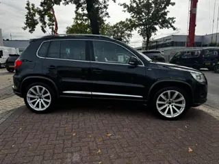 Foto 18 van Volkswagen Tiguan 2.0 TSI 200pk Sport&Style 4Motion R-Line Automaat Airco/ECC,Leder,Panoramadak,Xeno