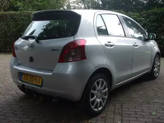 Foto 14 van Toyota Yaris 1.3 VVTi Sol airco 2e eigen. 174 dkm NAP 5drs grijs