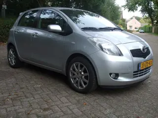 Foto 15 van Toyota Yaris 1.3 VVTi Sol airco 2e eigen. 174 dkm NAP 5drs grijs