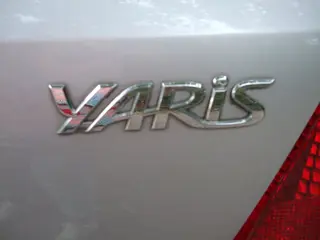 Foto 16 van Toyota Yaris 1.3 VVTi Sol airco 2e eigen. 174 dkm NAP 5drs grijs