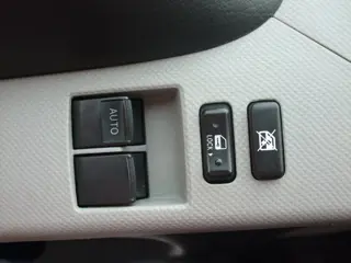 Foto 17 van Toyota Yaris 1.3 VVTi Sol airco 2e eigen. 174 dkm NAP 5drs grijs