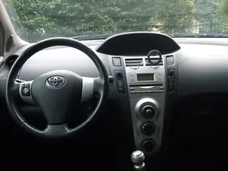 Foto 20 van Toyota Yaris 1.3 VVTi Sol airco 2e eigen. 174 dkm NAP 5drs grijs
