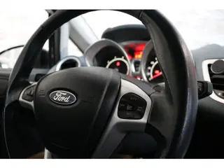 Foto 14 van Ford Fiesta 1.4 Titanium | Airco | Trekhaak | PDC | NAP | NL AUTO |