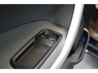 Foto 18 van Ford Fiesta 1.4 Titanium | Airco | Trekhaak | PDC | NAP | NL AUTO |