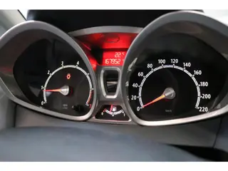 Foto 20 van Ford Fiesta 1.4 Titanium | Airco | Trekhaak | PDC | NAP | NL AUTO |