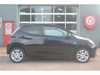Foto 16 van Toyota Aygo 1.0 VVT-i x Leder, Camera, 12 mnd. gar.