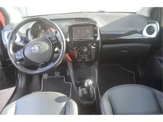Foto 11 van Toyota Aygo 1.0 VVT-i x Leder, Camera, 12 mnd. gar.