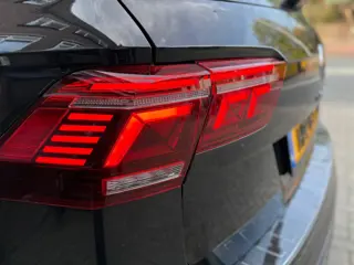 Foto 16 van Volkswagen TIGUAN 1.5 TSI 3X R-Line Business+ Black Style Pano IQ Carplay ACC Camera