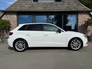 Foto 19 van Audi A3 Sportback 30 TFSI S-Line Cruise Control Sport