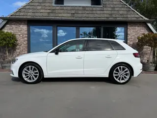 Foto 16 van Audi A3 Sportback 30 TFSI S-Line Cruise Control Sport