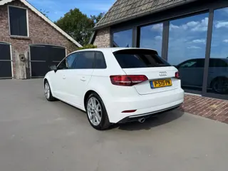 Foto 15 van Audi A3 Sportback 30 TFSI S-Line Cruise Control Sport