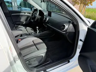 Foto 12 van Audi A3 Sportback 30 TFSI S-Line Cruise Control Sport