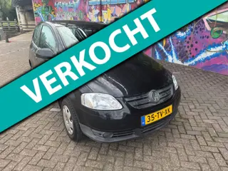 Volkswagen Fox 1.2 Trendline met 180.000 km nap. Stuurbekrachtiging stereo boeken aanwezig rijd perf