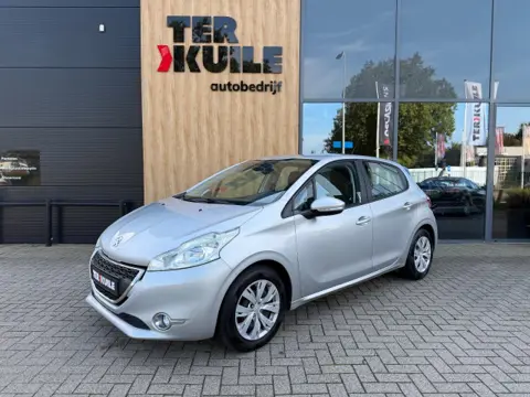 PEUGEOT 208 1.2 VTi Envy / Navi / Parkeersensoren