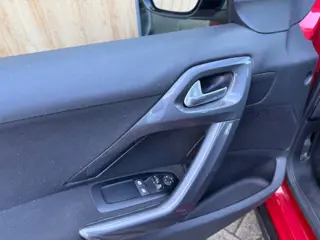 Foto 18 van PEUGEOT 2008 1.2 PureTech Active / Deal. Ond. / CarPlay