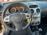 Foto 25 van Opel Corsa 1.4-16V Anniversary Edition - Zeer nette staat