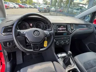 Foto 19 van Volkswagen Golf Sportsvan 1.4 TSI Highline Zeer nette auto|rijklaarprijs