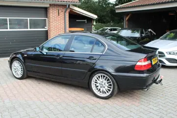 Foto 19 van BMW 3-SERIE 330I Executive Automaat - Navi Cruise Clima - 2de eigenaar