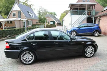Foto 16 van BMW 3-SERIE 330I Executive Automaat - Navi Cruise Clima - 2de eigenaar