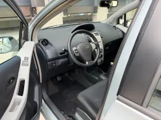 Foto 11 van Toyota Yaris 1.3 VVTi Terra, Airco
