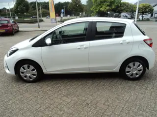 Foto 18 van Toyota Yaris 1.5 VVT-i Active Cruise Control Camera