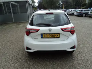 Foto 16 van Toyota Yaris 1.5 VVT-i Active Cruise Control Camera