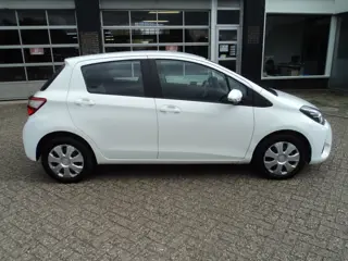 Foto 14 van Toyota Yaris 1.5 VVT-i Active Cruise Control Camera