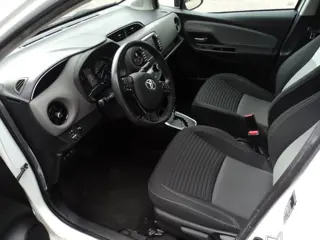 Foto 12 van Toyota Yaris 1.5 VVT-i Active Cruise Control Camera
