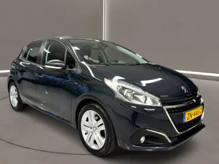 Foto 13 van Peugeot 208 1.2 PureTech Signature 83 Pk 5 deurs Airco Navi 42 dkm Nap 1e Eig.