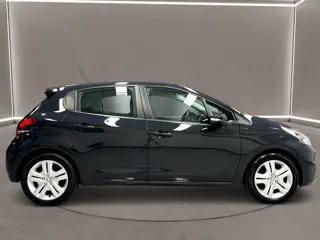 Foto 15 van Peugeot 208 1.2 PureTech Signature 83 Pk 5 deurs Airco Navi 42 dkm Nap 1e Eig.