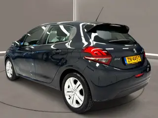 Foto 17 van Peugeot 208 1.2 PureTech Signature 83 Pk 5 deurs Airco Navi 42 dkm Nap 1e Eig.