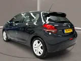 Foto 27 van Peugeot 208 1.2 PureTech Signature 83 Pk 5 deurs Airco Navi 42 dkm Nap 1e Eig.