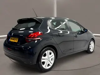 Foto 18 van Peugeot 208 1.2 PureTech Signature 83 Pk 5 deurs Airco Navi 42 dkm Nap 1e Eig.