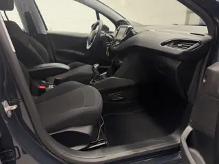 Foto 19 van Peugeot 208 1.2 PureTech Signature 83 Pk 5 deurs Airco Navi 42 dkm Nap 1e Eig.