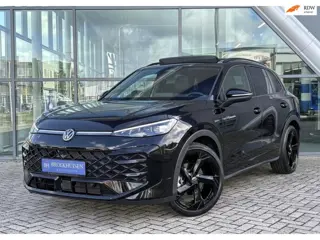 Volkswagen T-Roc 1.5 eTsi 2x R-Line First Edition Black Style Head up Display / Trekhaak / Panoramad